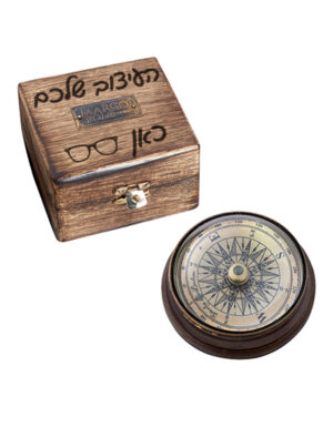 מצפן עם חריטה אישית