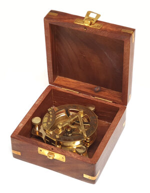 מצפן מוזהב עם הקדשה